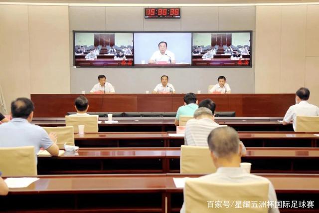活力十足！探花布泽尔中投不中 拼下前场篮板顺势强攻得手